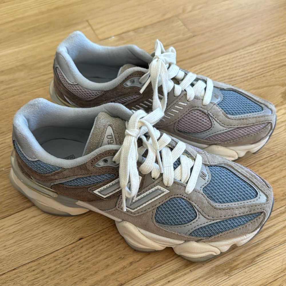 NEW BALANCE 9060 size 6
